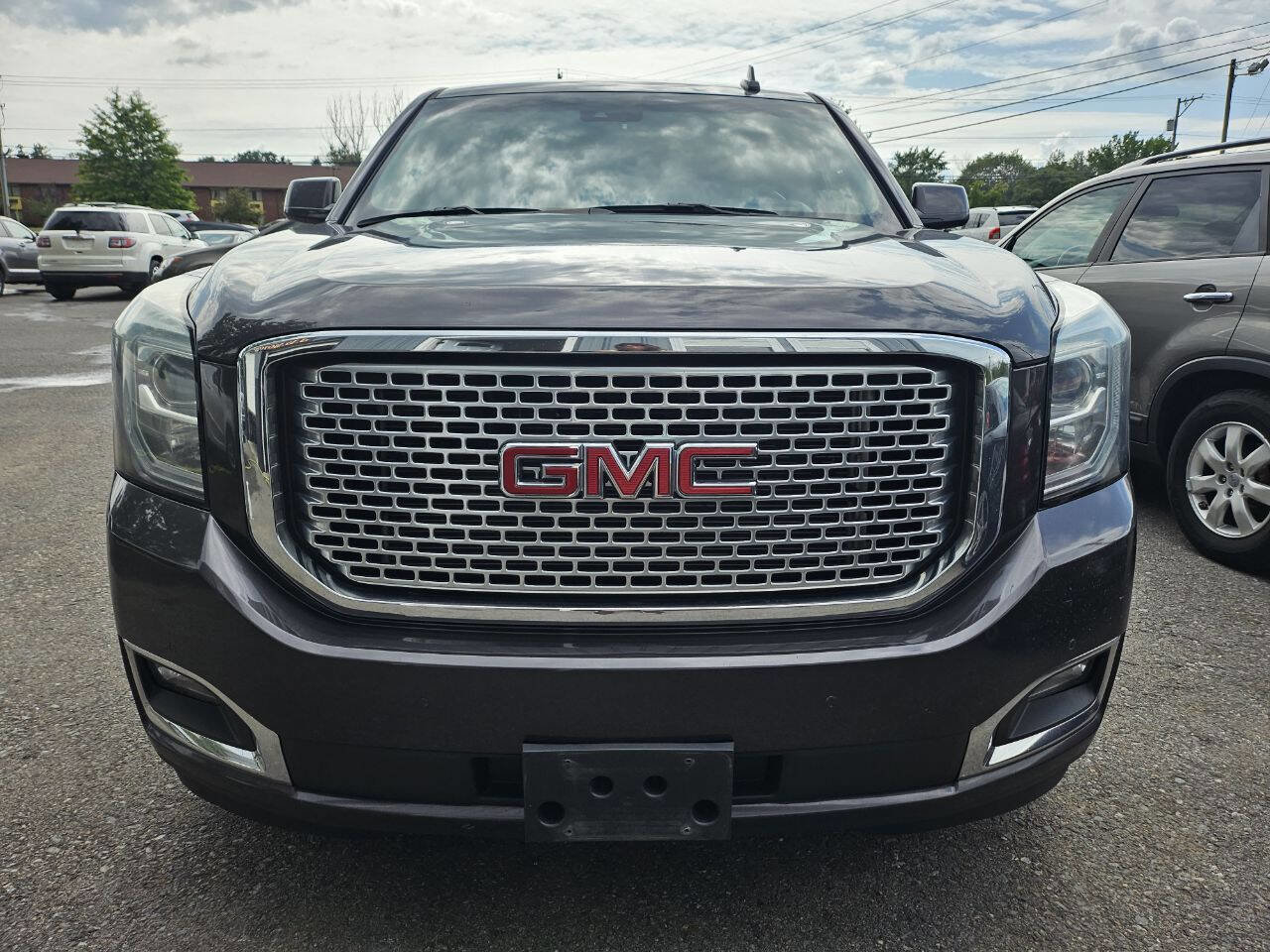 Used 2016 GMC Yukon XL Denali image 2