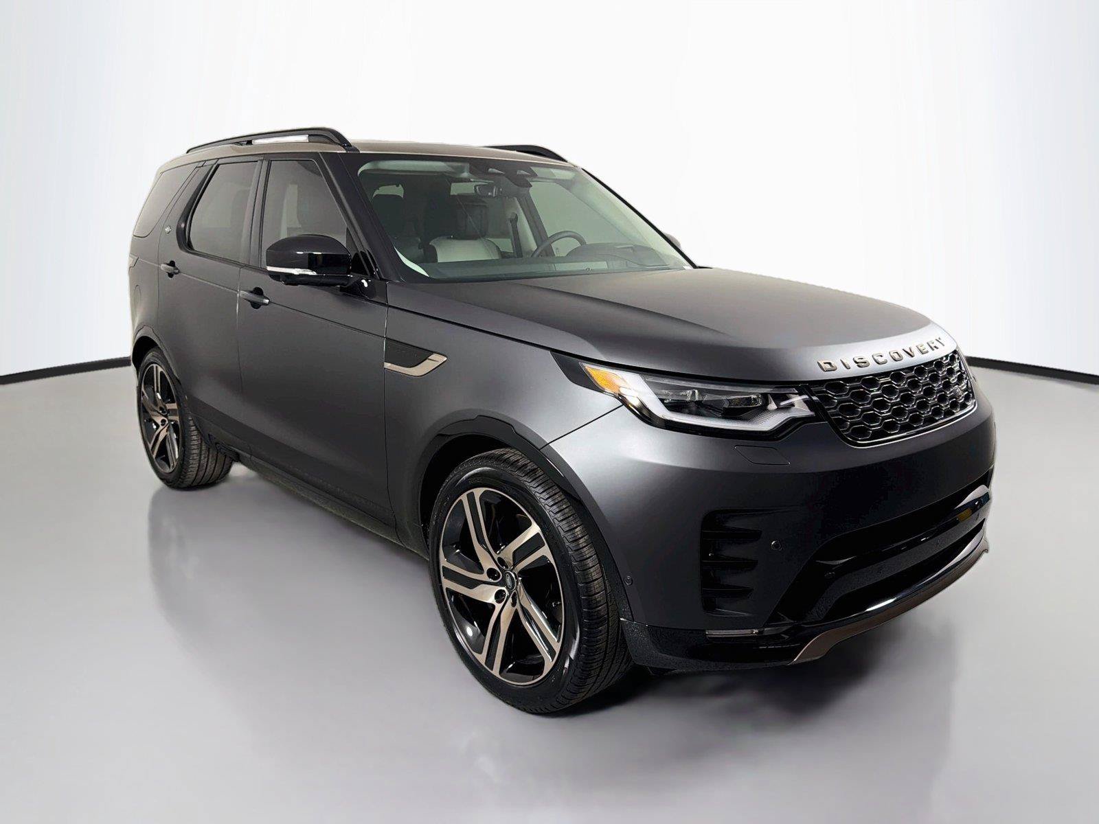 New 2026 Land Rover Discovery Limited Edition AWD/4WD image 3