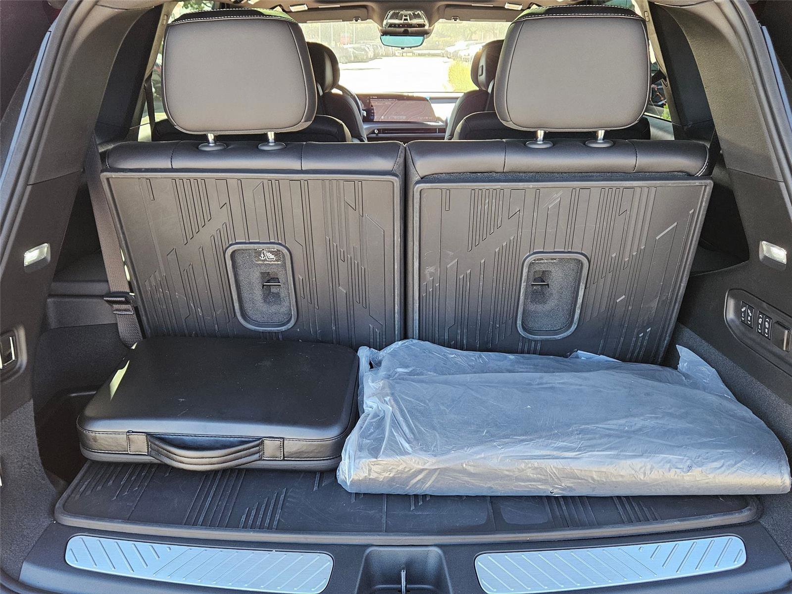 New 2026 Cadillac Vistiq Luxury w/ LPO, Floor Liner Package AWD/4WD image 28