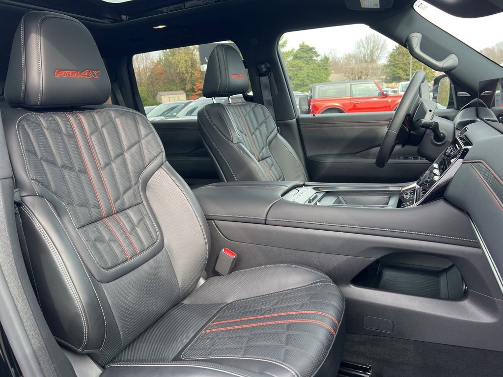 Used 2025 Nissan Armada PRO-4X w/ Pro-4X Premium Package image 16
