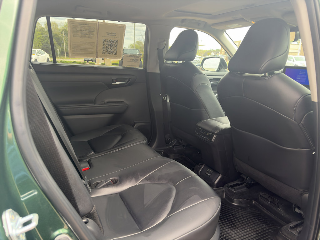 Certified 2025 Toyota Highlander XLE image 17