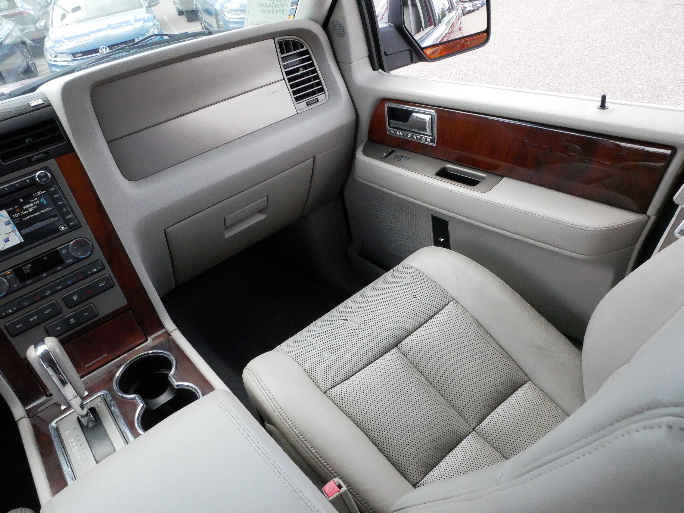 Used 2014 Lincoln Navigator 4WD image 11
