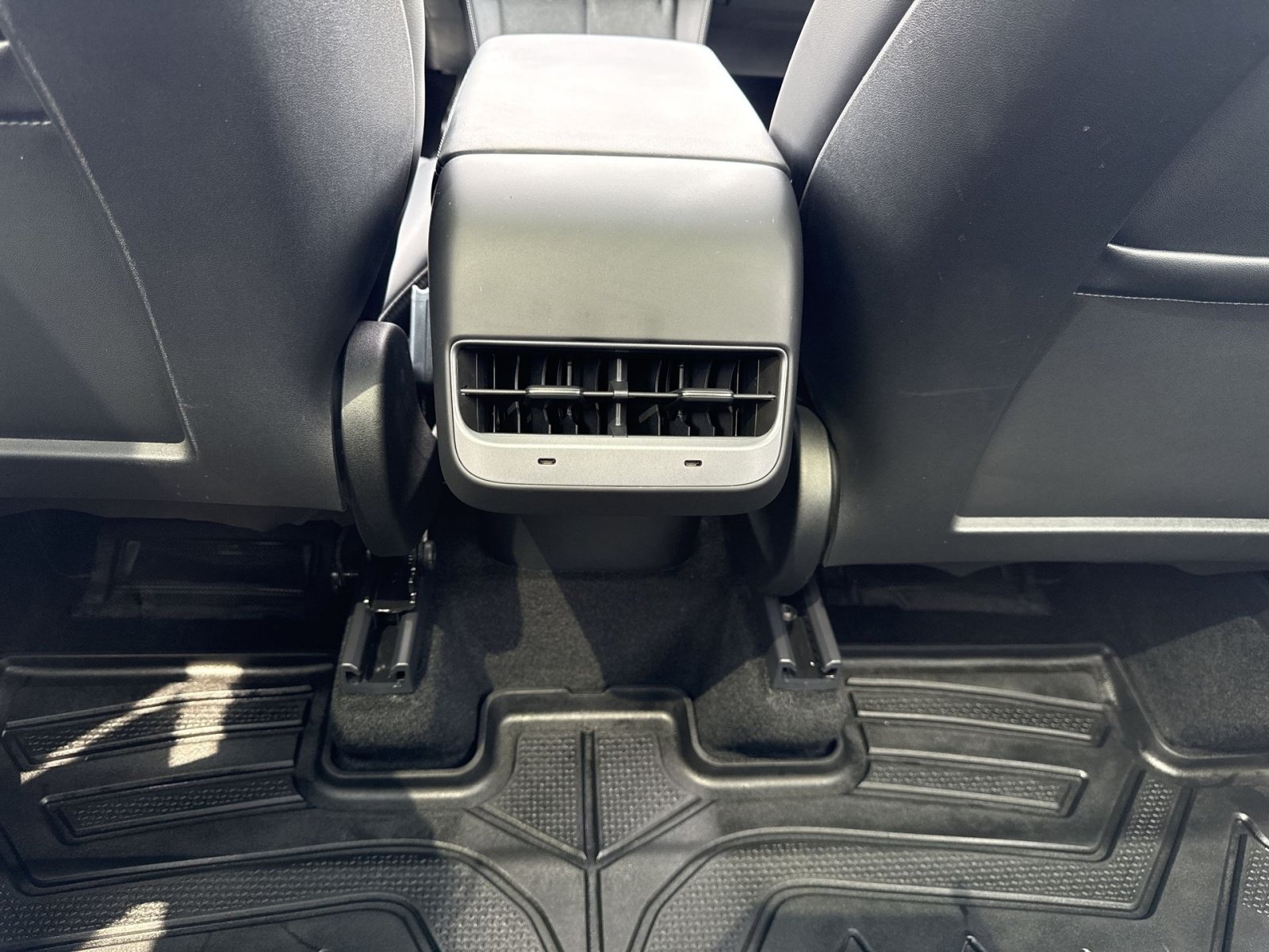 Used 2023 Tesla Model Y Long Range AWD/4WD image 23