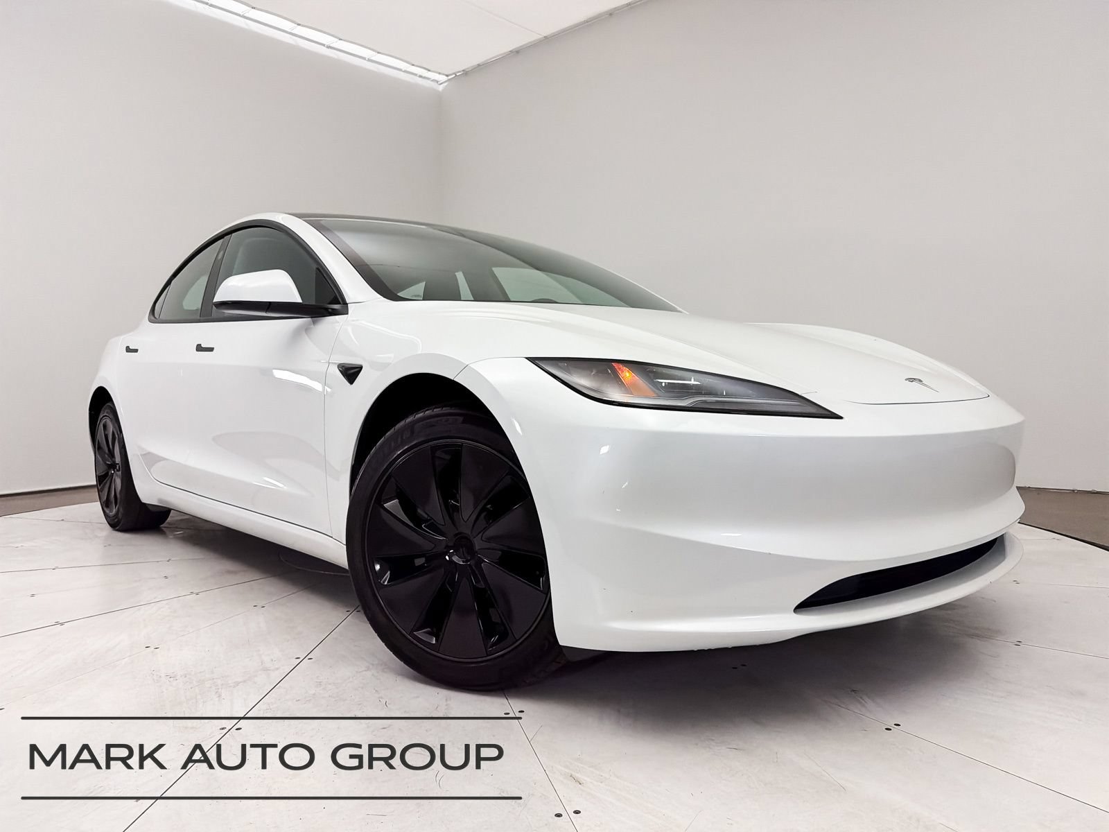 Used 2024 Tesla Model 3 Standard Range RWD image 1
