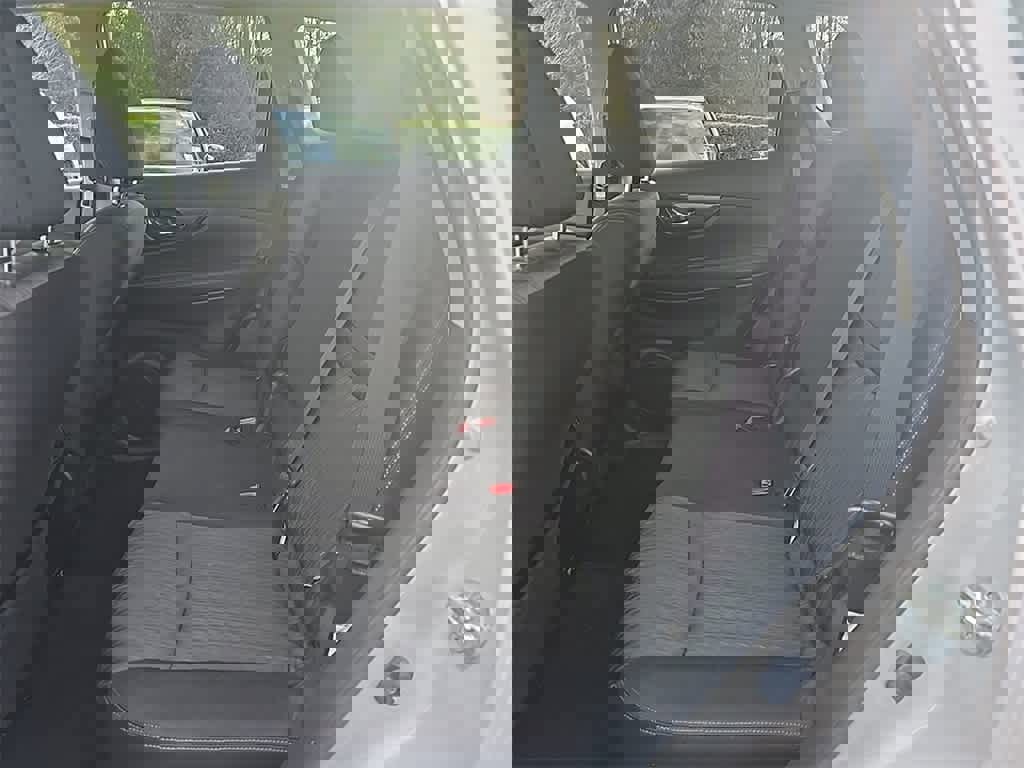 Used 2020 Nissan Rogue SV image 12