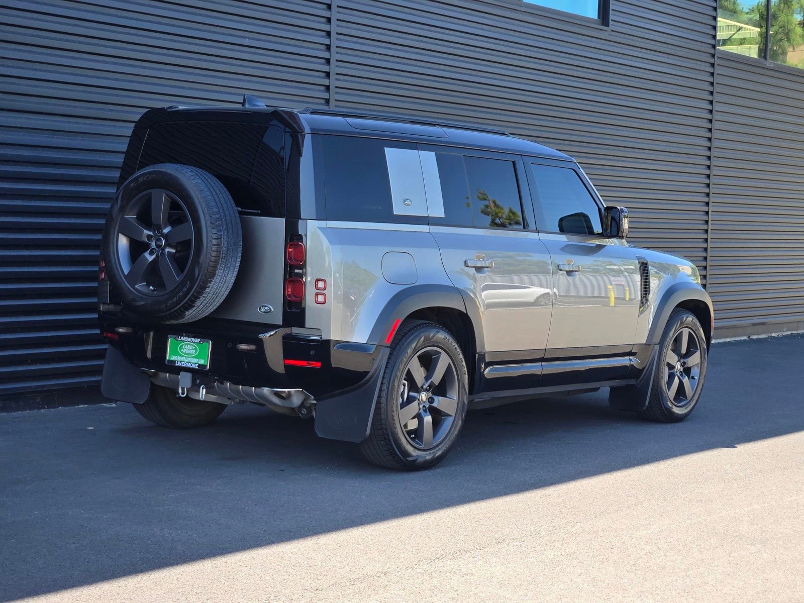 Used 2023 Land Rover Defender 110 X-Dynamic SE AWD/4WD image 6