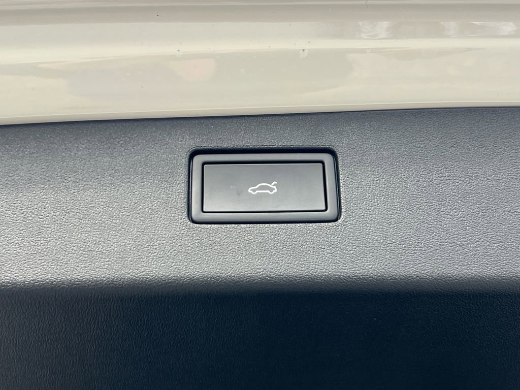 New 2026 Volkswagen Tiguan SE R-Line image 16