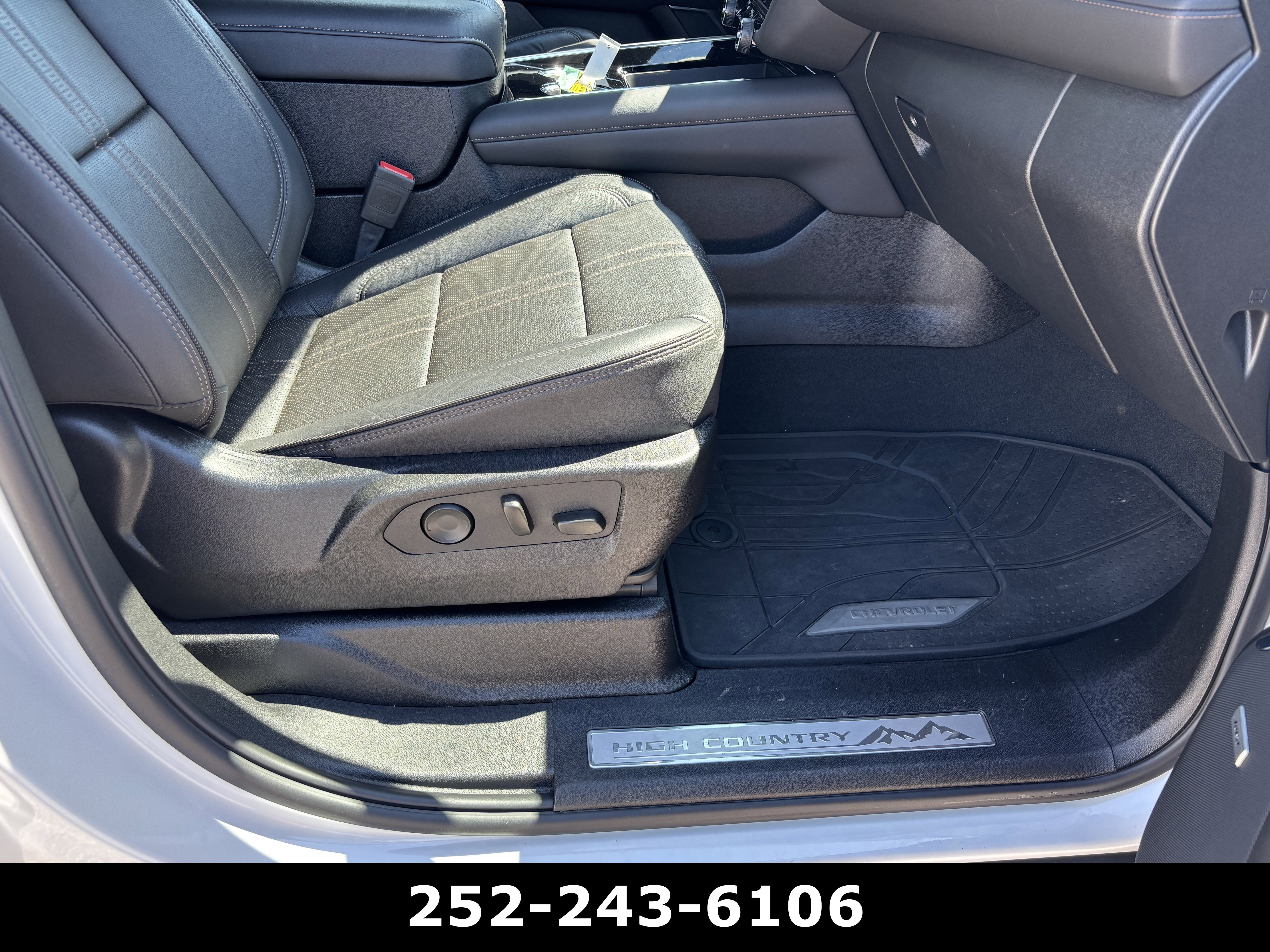 Used 2025 Chevrolet Tahoe High Country AWD/4WD image 14