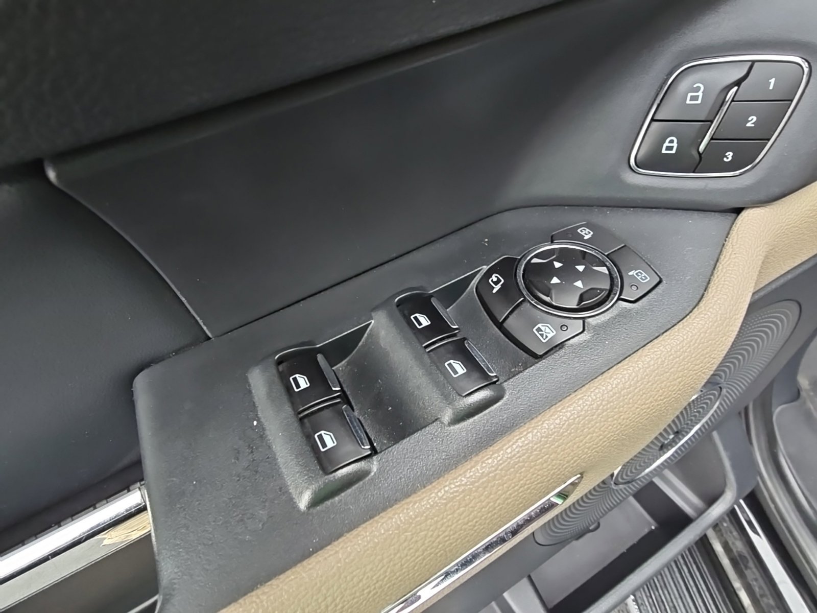 Used 2023 Ford Expedition Limited AWD/4WD image 9