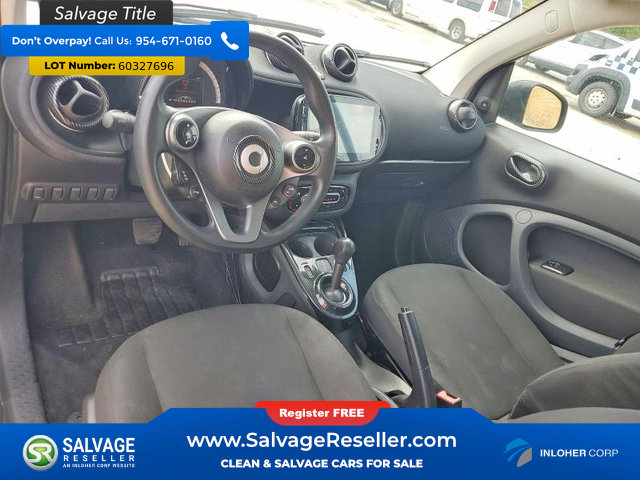 Used 2016 smart fortwo passion RWD image 11