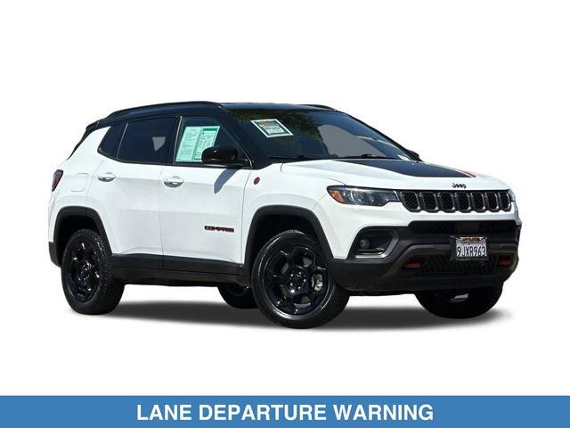 Used 2024 Jeep Compass Trailhawk AWD/4WD image 2