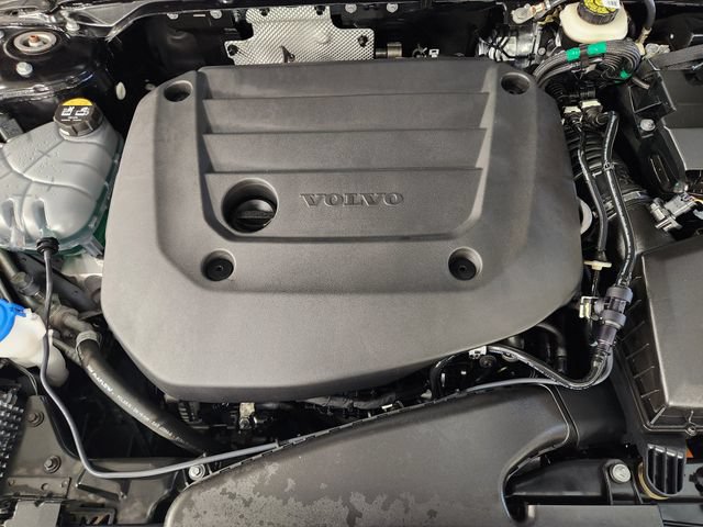 Certified 2026 Volvo XC40 B5 Plus AWD/4WD image 33