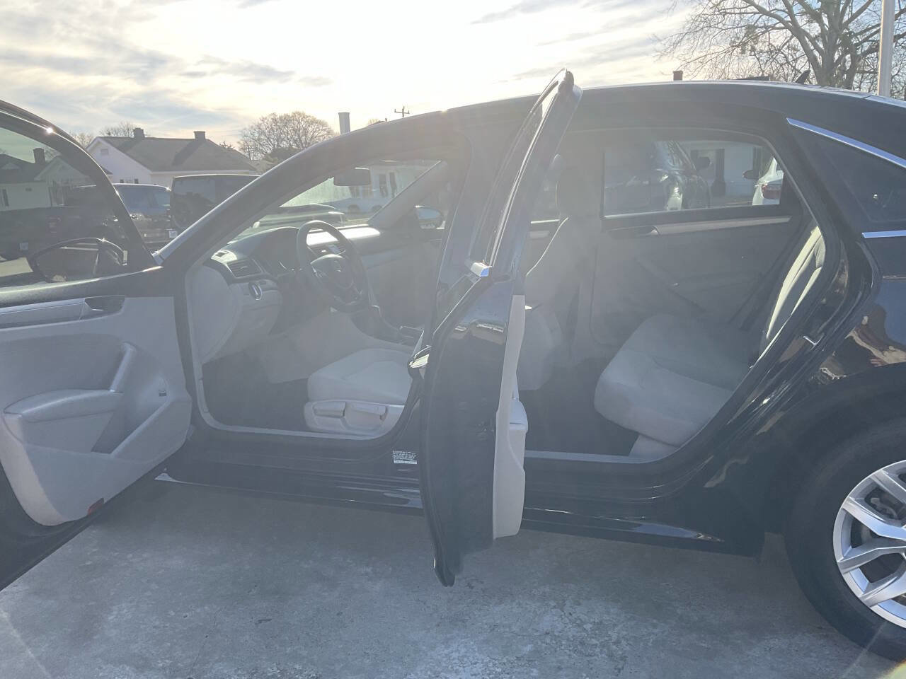 Used 2016 Volkswagen Passat 1.8T S image 9