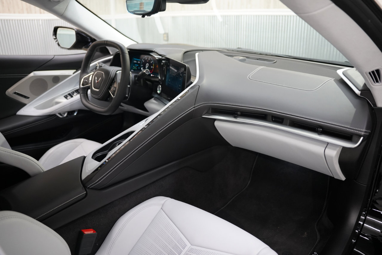 Used 2025 Chevrolet Corvette Stingray Premium Conv w/ Z51 Performance Package image 19