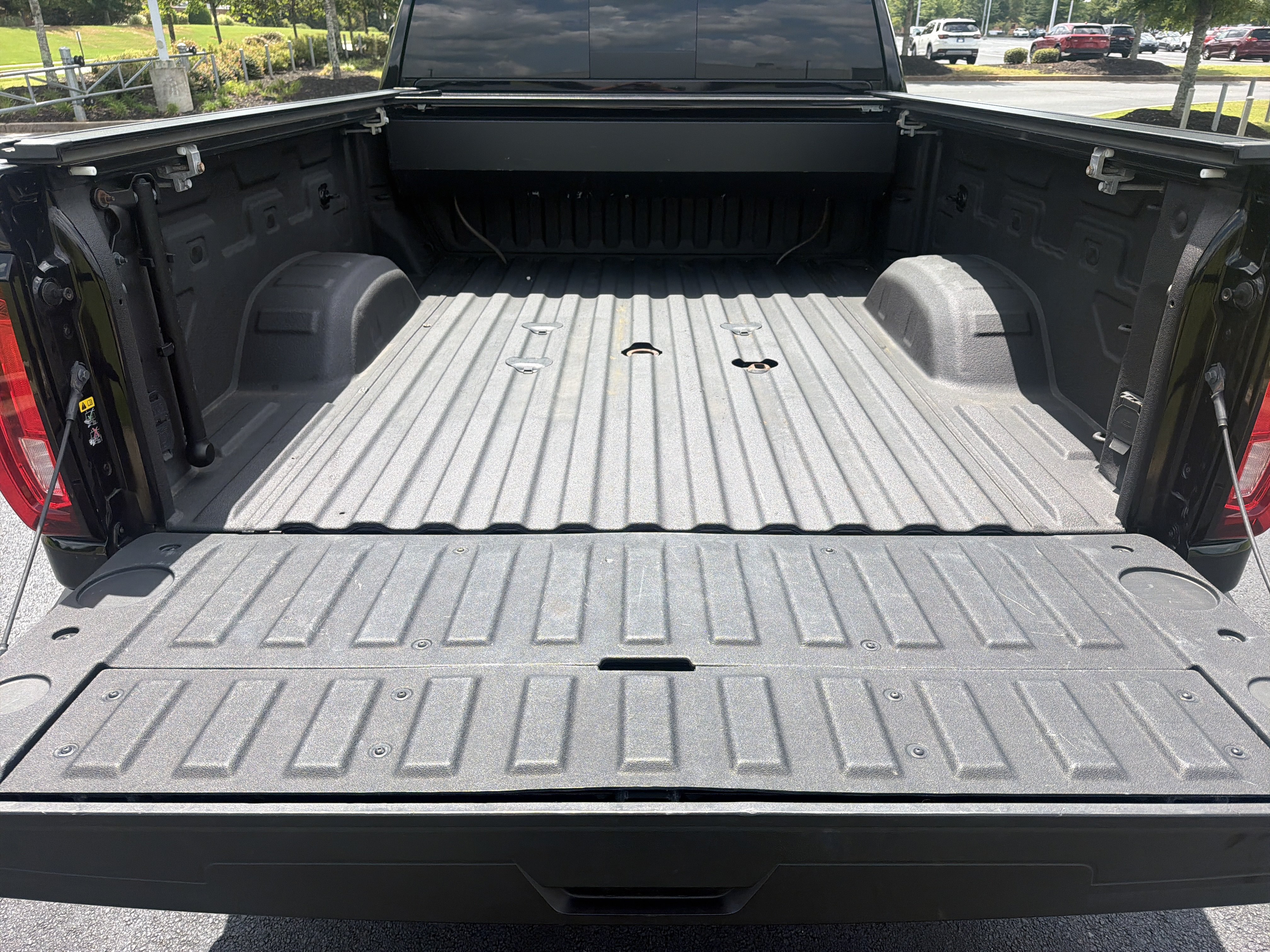 Used 2021 GMC Sierra 3500 Denali w/ Denali Black Diamond Edition AWD/4WD image 30