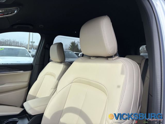 New 2025 Jeep Grand Cherokee Limited w/ Trailer Tow Package image 11