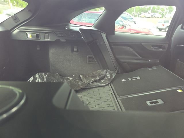 Used 2017 Jaguar F-PACE S image 8