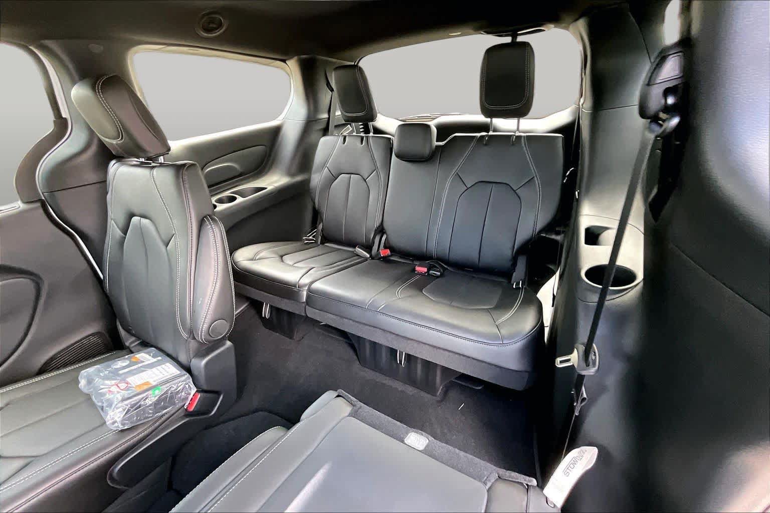 New 2027 Chrysler Pacifica Select FWD image 22