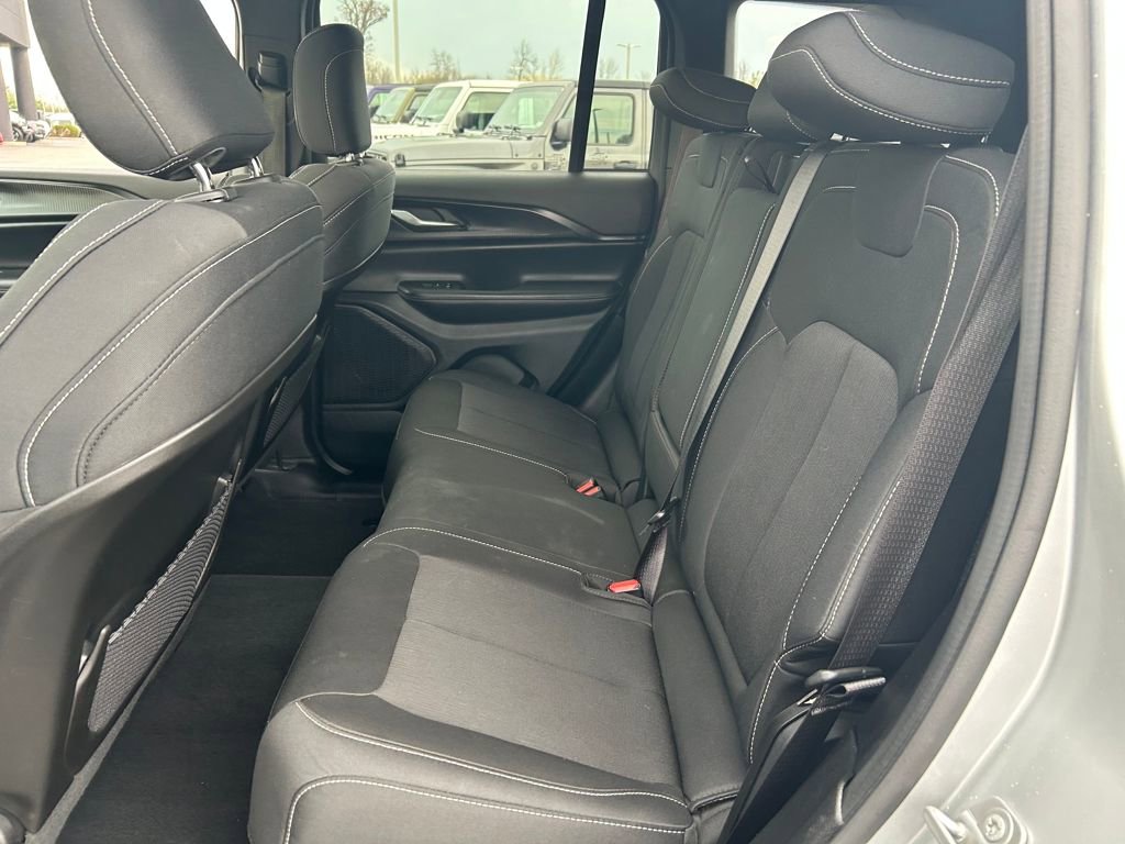 Used 2024 Jeep Grand Cherokee Laredo X image 24