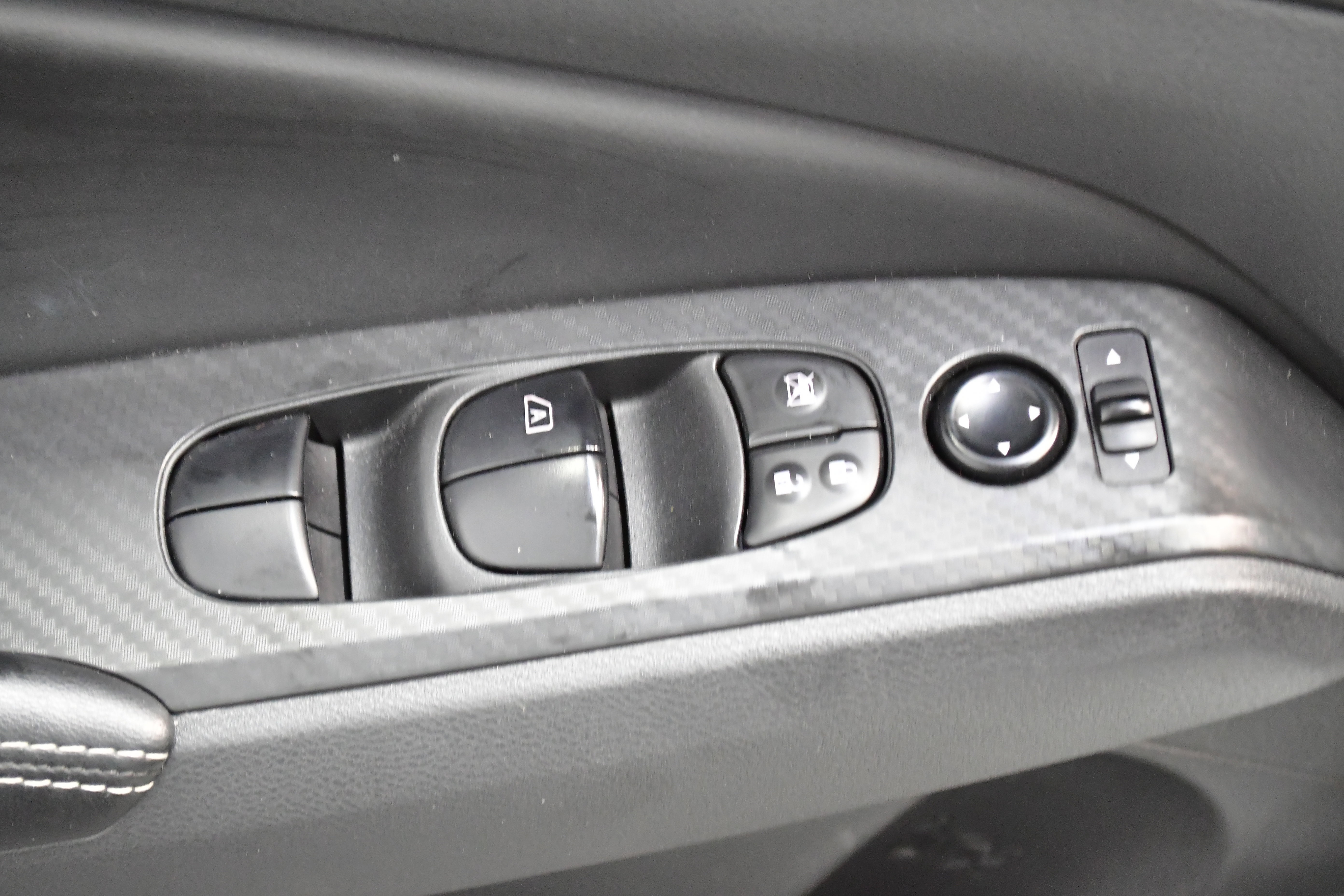 Used 2025 Nissan Altima 2.5 SV image 14