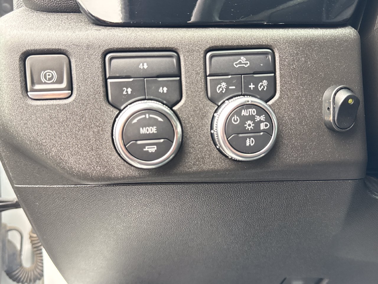 Used 2024 GMC Sierra 3500 SLE w/ SLE Value Package AWD/4WD image 19