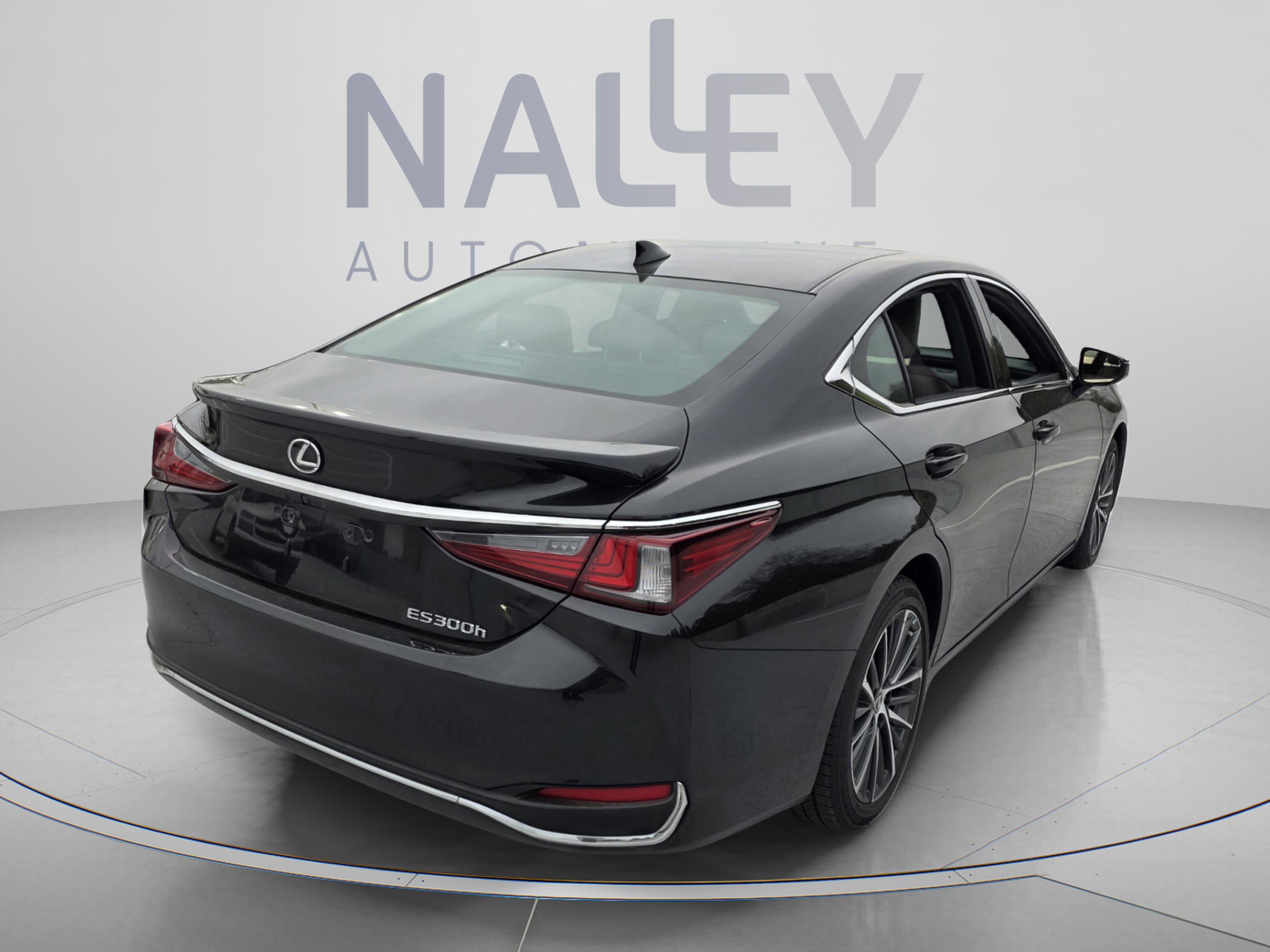 Used 2023 Lexus ES 300h w/ Premium Package image 5
