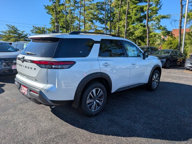 New 2026 Nissan Pathfinder SL FWD image 2