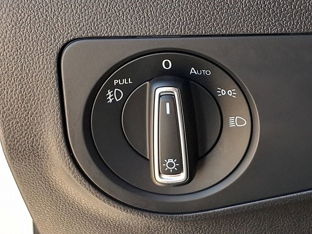 Used 2021 Volkswagen Tiguan SE R-Line image 25