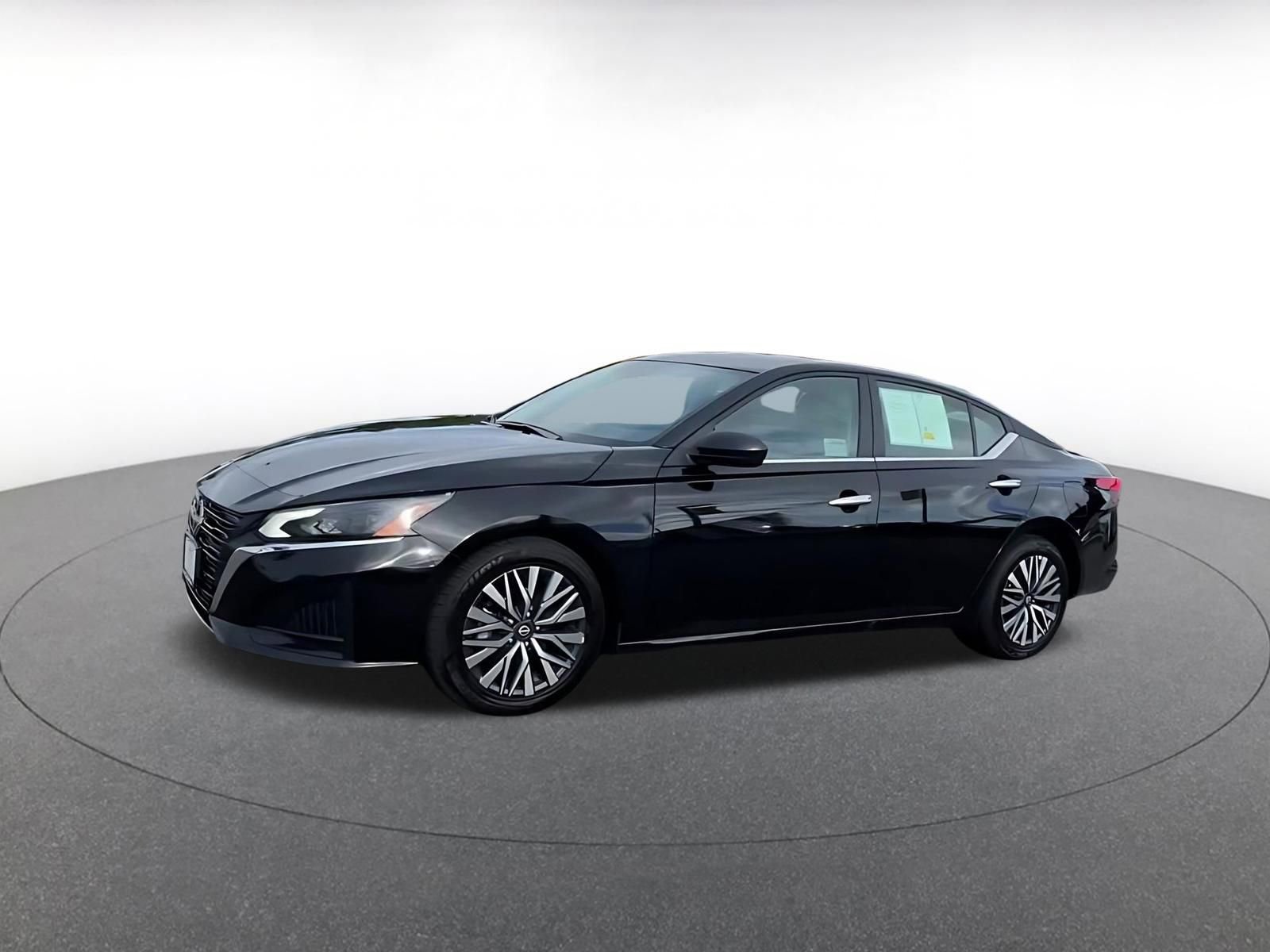 Used 2025 Nissan Altima 2.5 SV FWD image 8