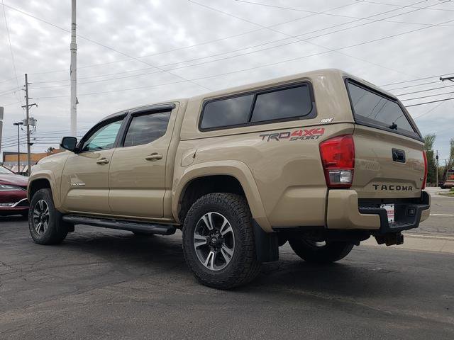 Used 2017 Toyota Tacoma TRD Sport w/ Tow Package (A/T) AWD/4WD video 5
