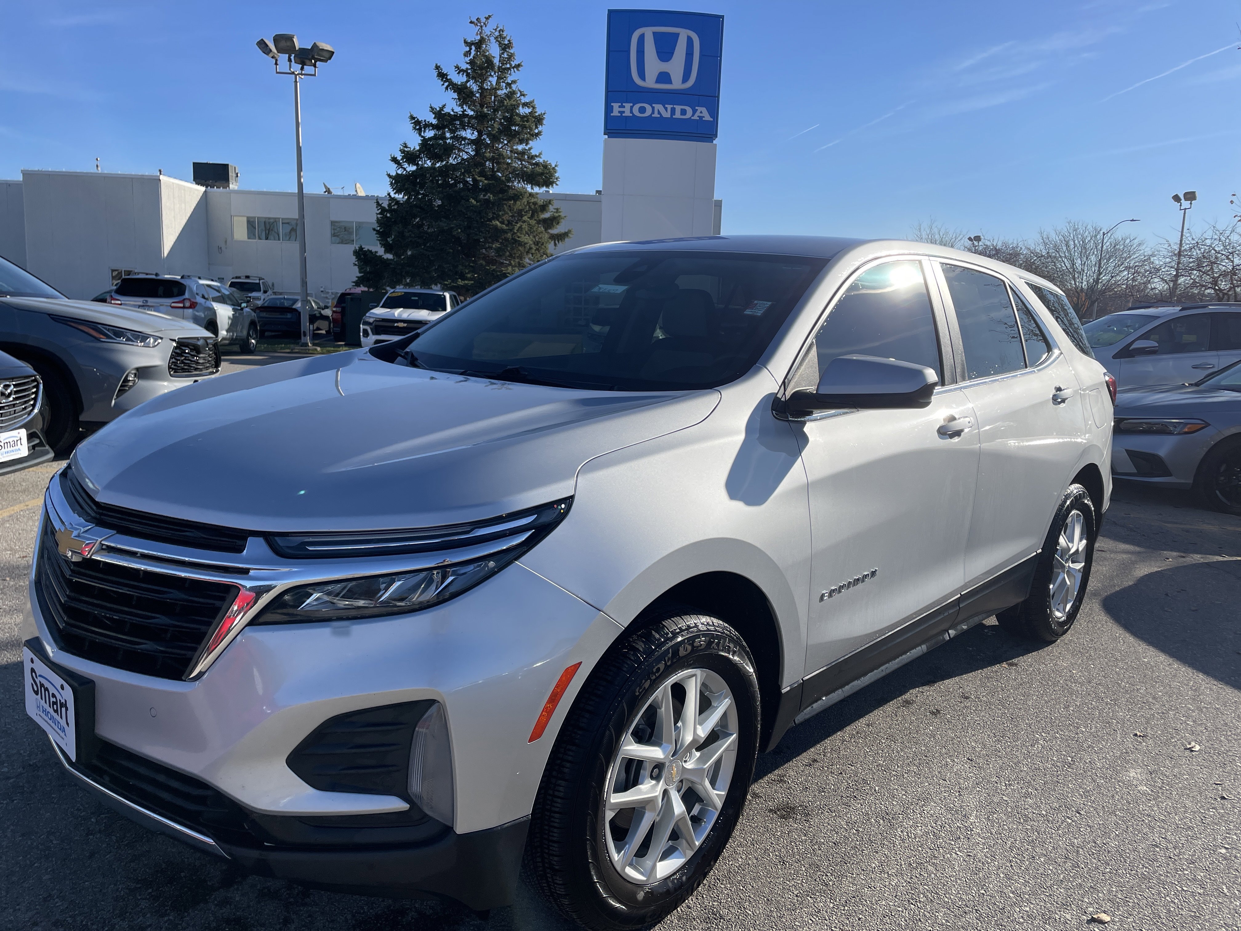 Used 2022 Chevrolet Equinox LT image 1