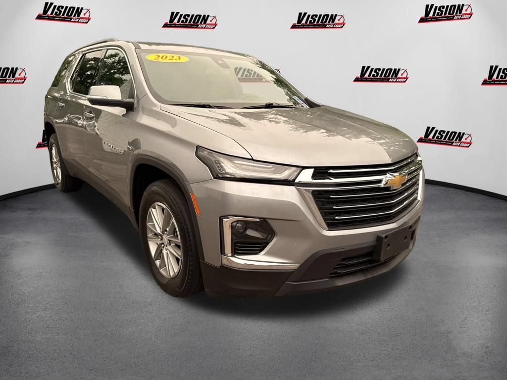 Used 2023 Chevrolet Traverse LT AWD/4WD image 3