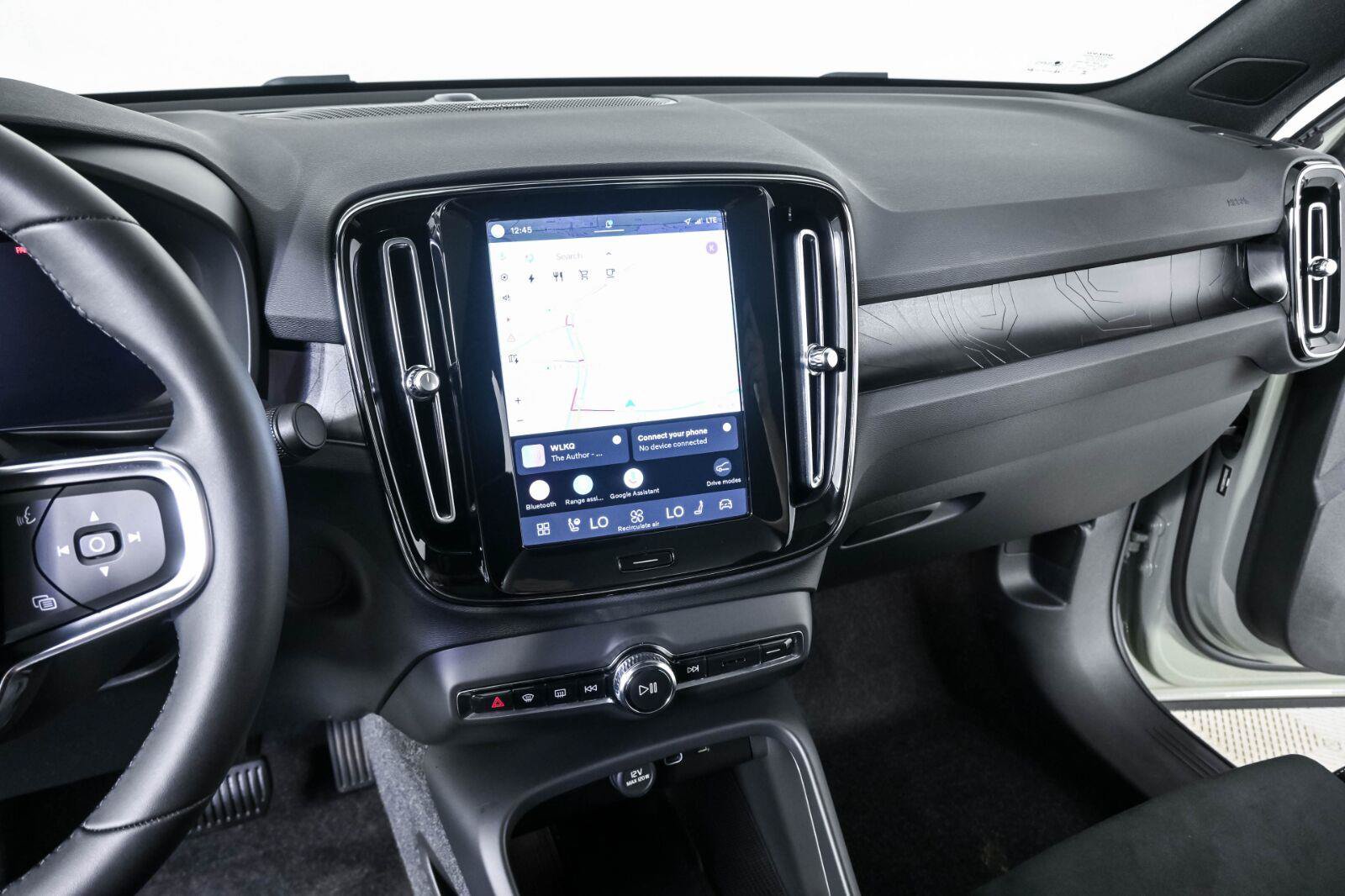 Certified 2023 Volvo C40 P8 Recharge Ultimate w/ Protection Package Premier AWD/4WD image 13