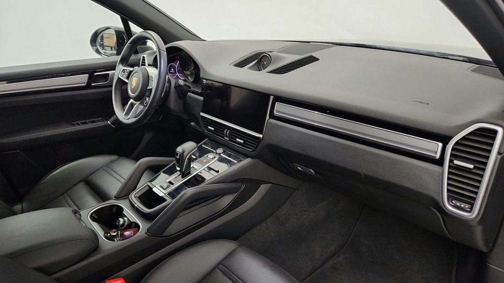 Used 2022 Porsche Cayenne Platinum Edition w/ Premium Package Plus AWD/4WD image 26