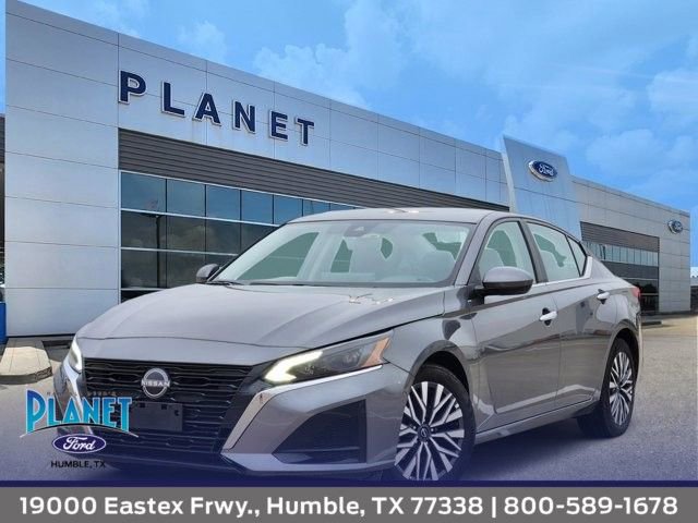 Used 2024 Nissan Altima 2.5 SV w/ SV Premium Package FWD image 1