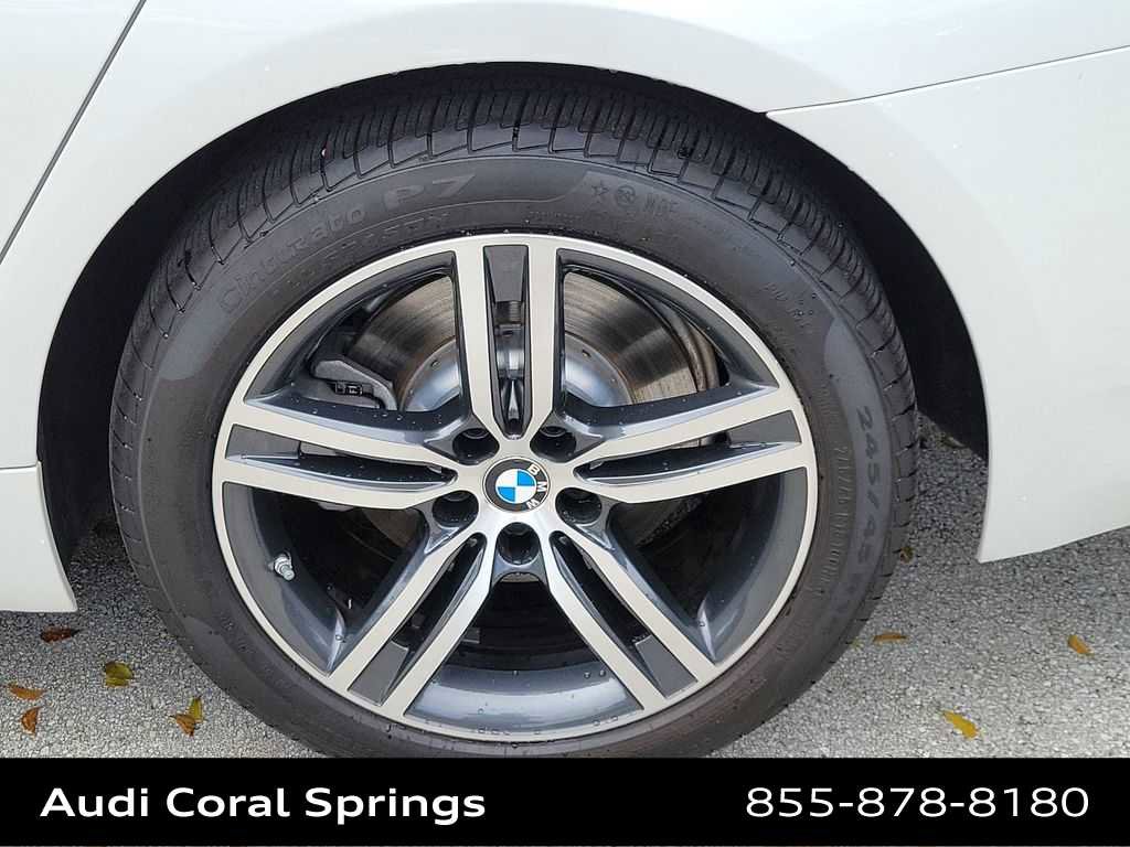 Used 2021 BMW 530e w/ Premium Package image 16