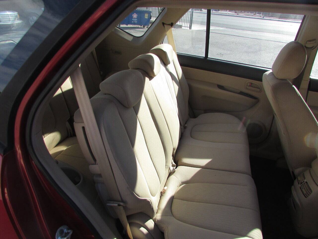 Used 2007 Kia Rondo LX w/ Convenience Pkg FWD image 35