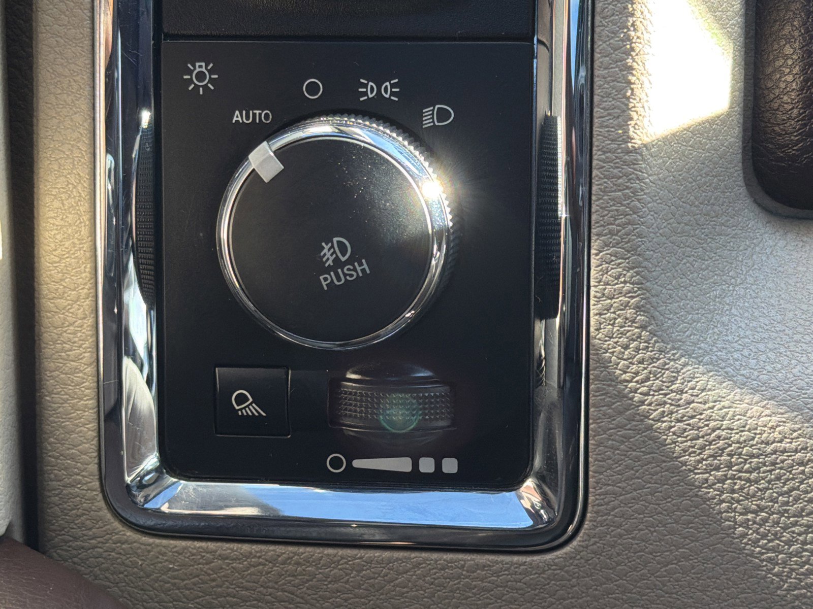 Used 2017 RAM 1500 Laramie w/ Convenience Group image 26