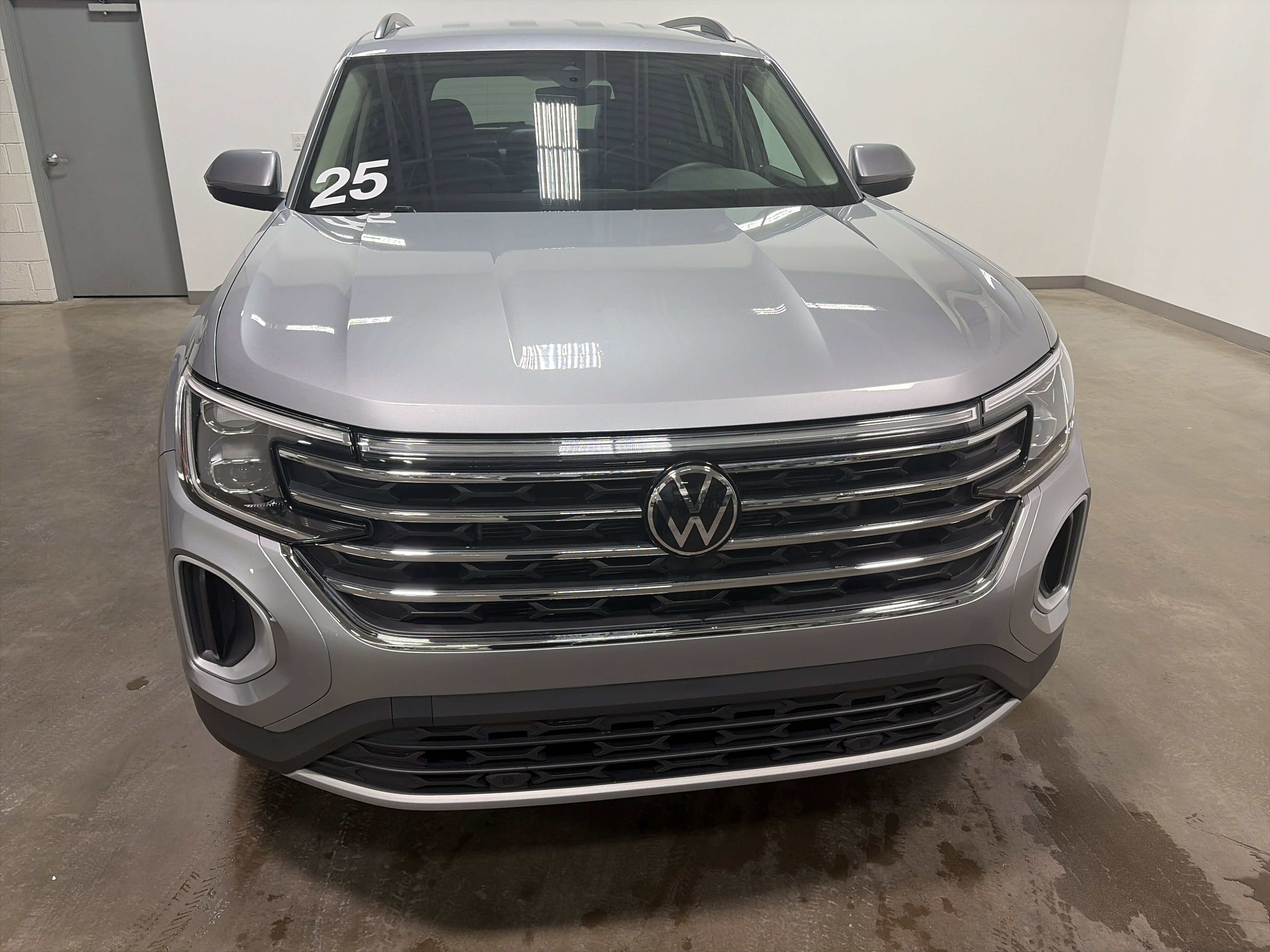 Certified 2025 Volkswagen Atlas SE image 35