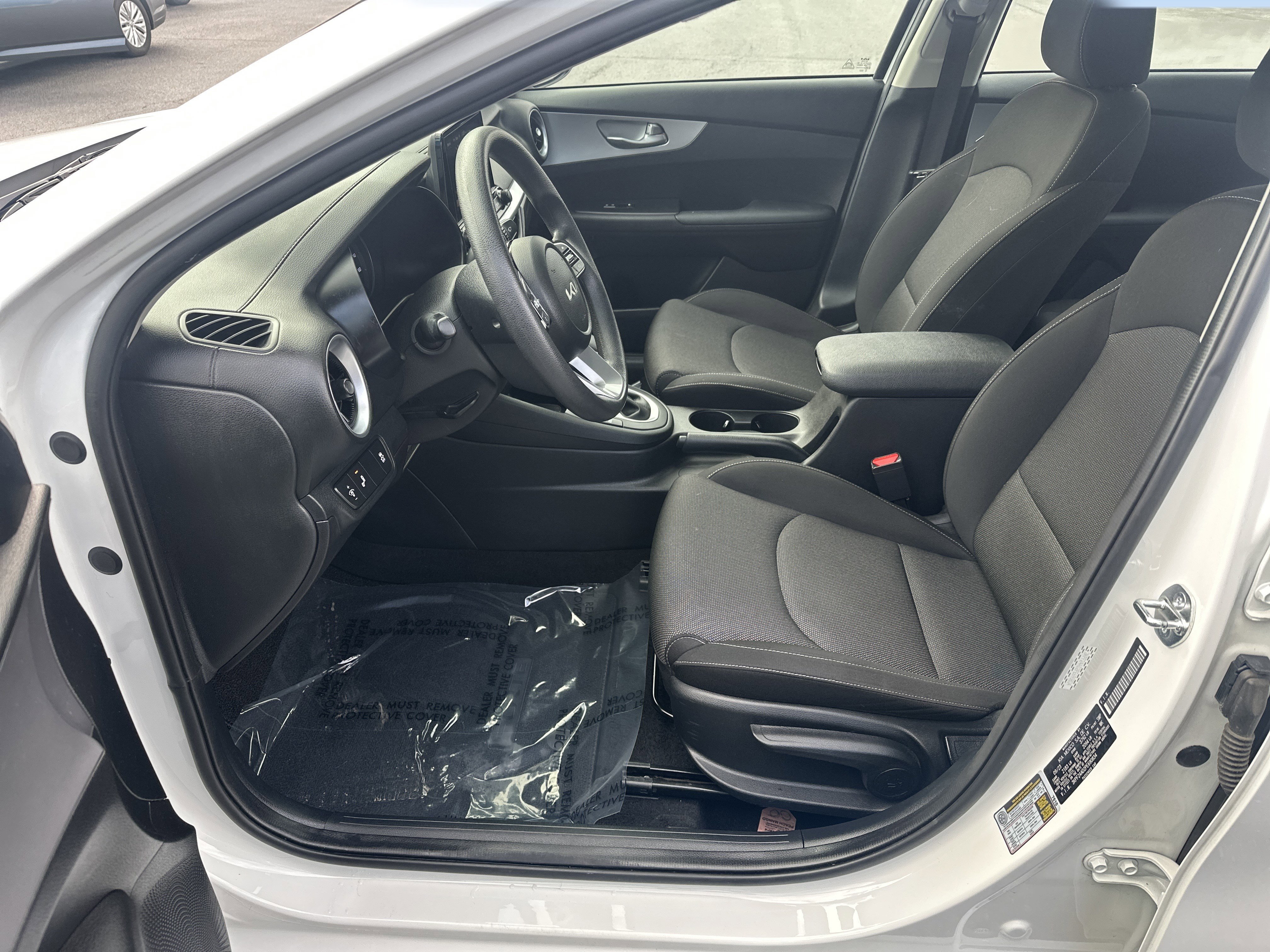 Used 2023 Kia Forte LXS w/ LXS Technology Package image 9