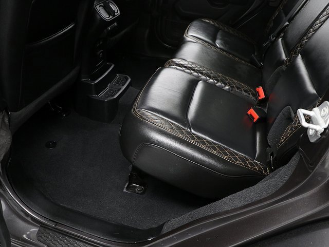 Used 2021 Jeep Wrangler Unlimited Sahara image 27