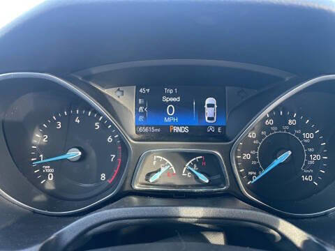 Used 2017 Ford Focus SE FWD image 8