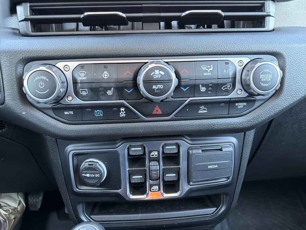 Used 2024 Jeep Wrangler Unlimited w/ Convenience Group AWD/4WD image 27