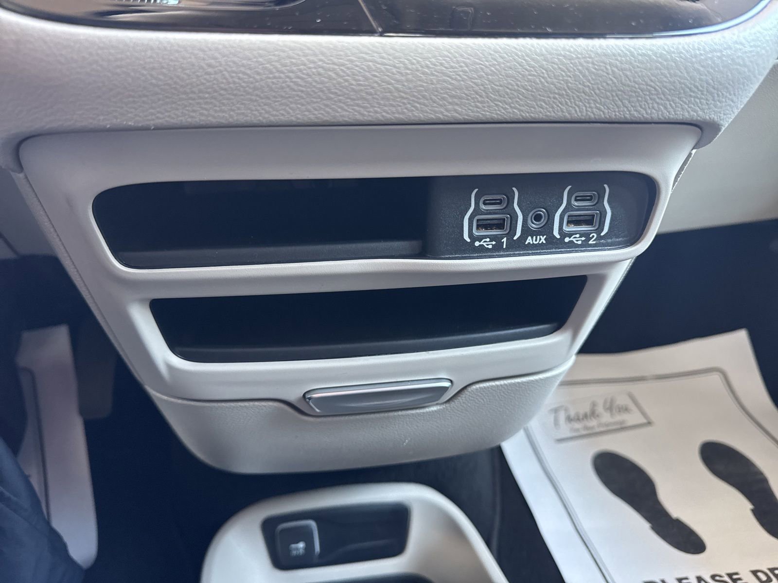 Used 2024 Chrysler Pacifica Touring-L FWD image 31