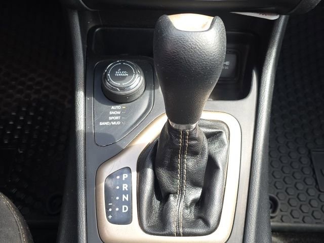 Used 2016 Jeep Cherokee Sport w/ Cold Weather Group image 23