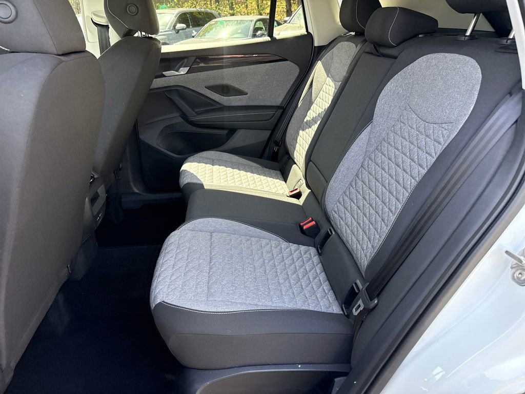 Used 2025 Volkswagen Tiguan S image 26