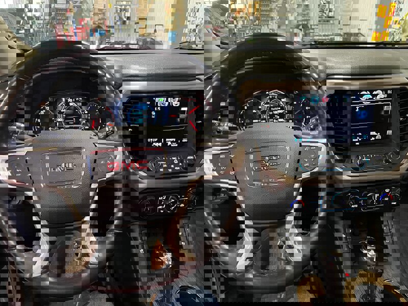 Used 2017 GMC Acadia Denali w/ Technology Package image 9