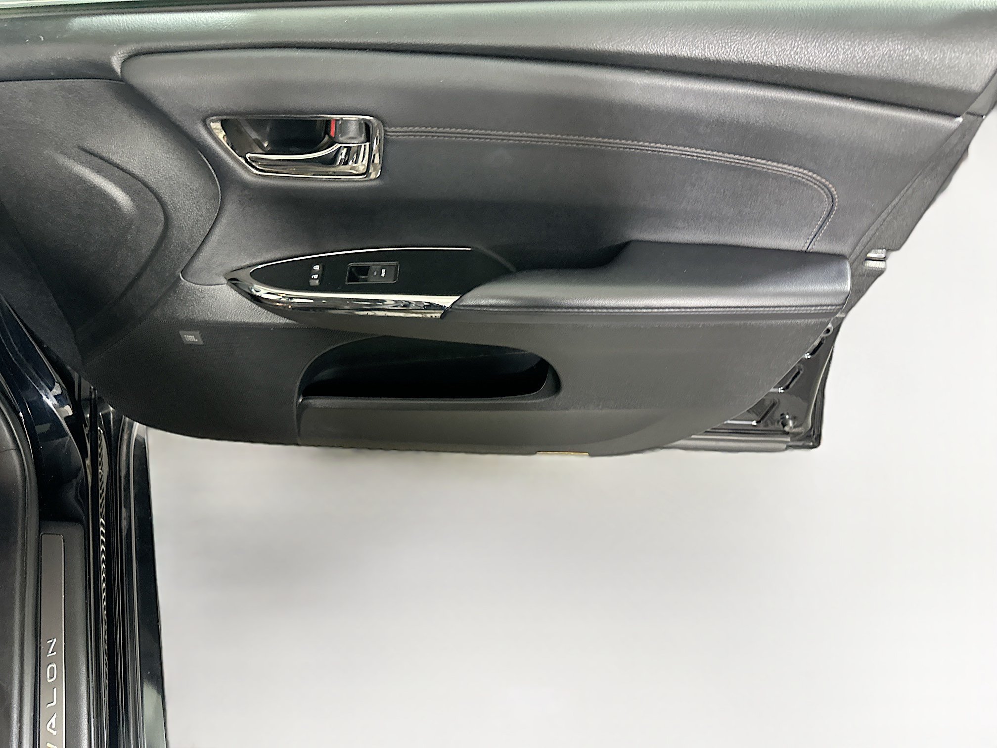 Used 2017 Toyota Avalon Limited w/ Carpet Mat Package FWD image 31