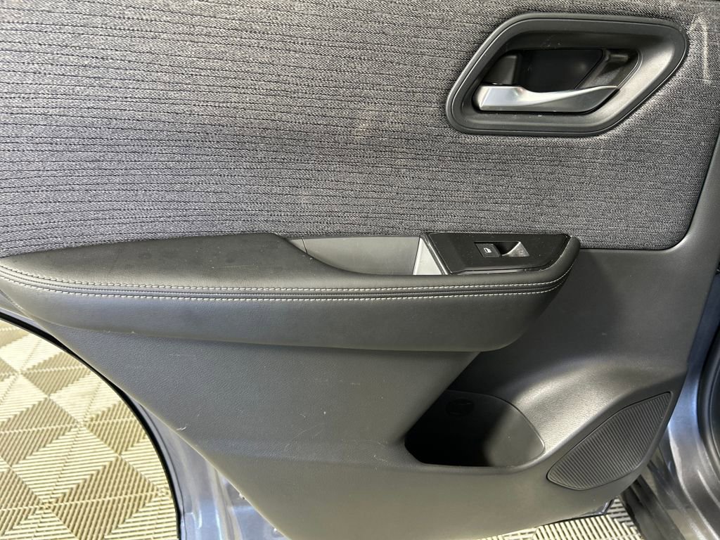 Used 2023 Nissan Rogue SV image 24