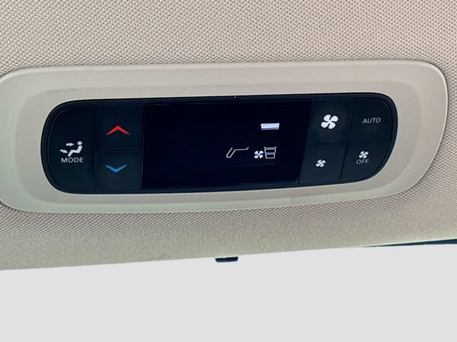 Used 2023 Chrysler Pacifica Touring-L FWD image 26